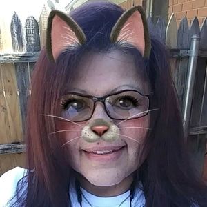 Meet your Posher, Alicia